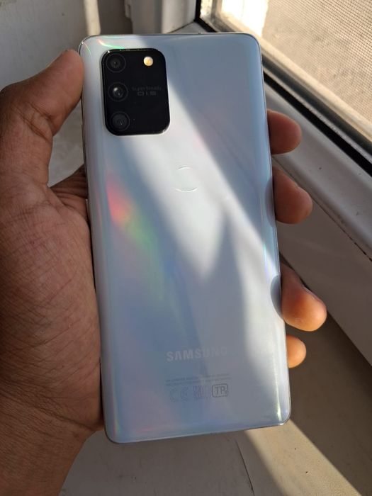 Самсунг s10 lite