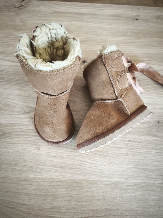 Ugg bebe mărimea 19