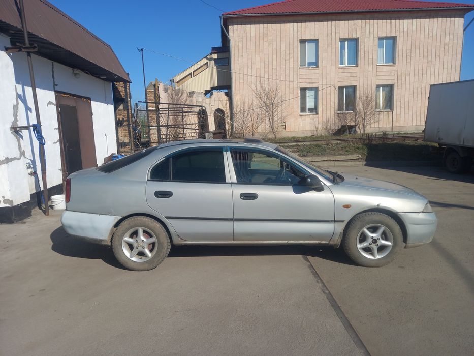 Продаю машину Mitsubishi carisma