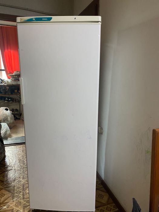Продам вертикальный морозильник