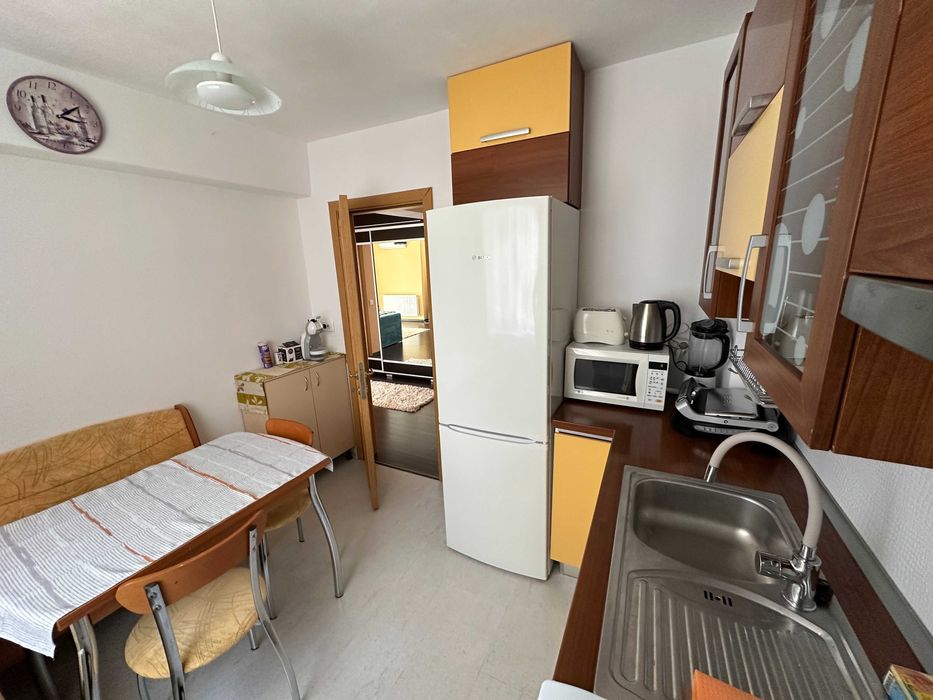 Inchiriez apartament