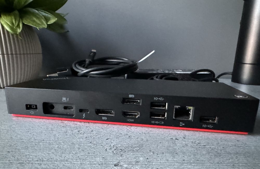 Dock Lenovo ThinkPad Thunderbolt 4 + incarcator 135W