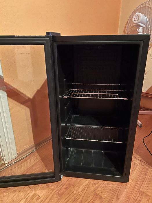 Vand frigider si viyrina calda ambele in stare buna