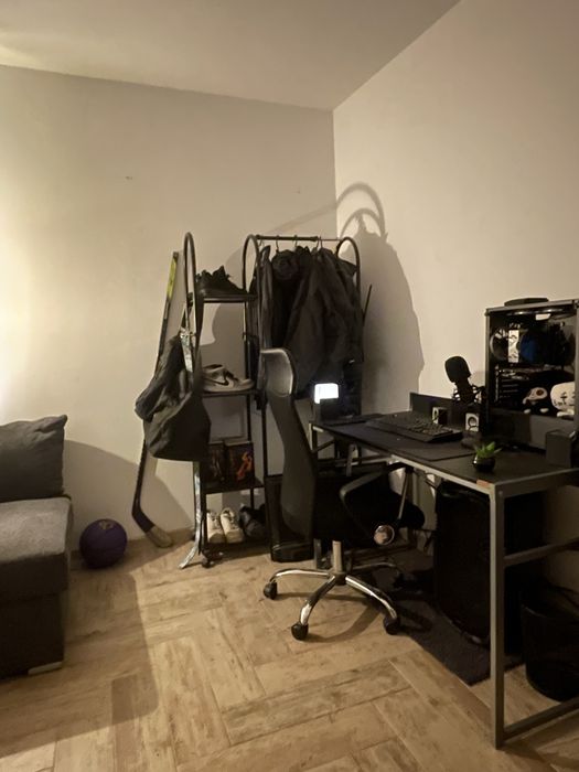 Inchiriez camera la casa cu 2 camere, zona Universitate