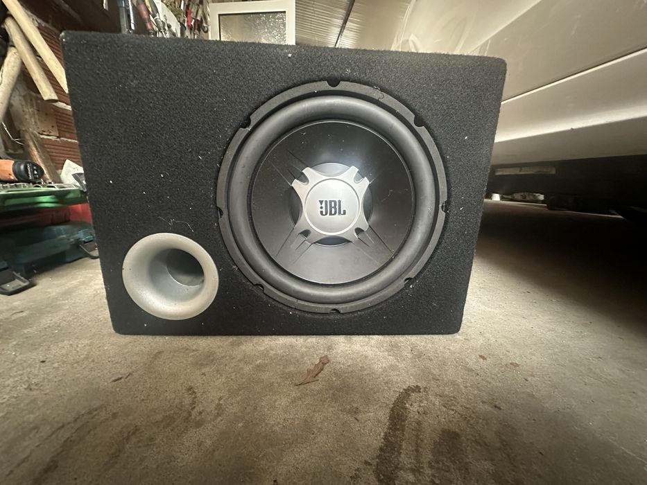 Бас каса JBL