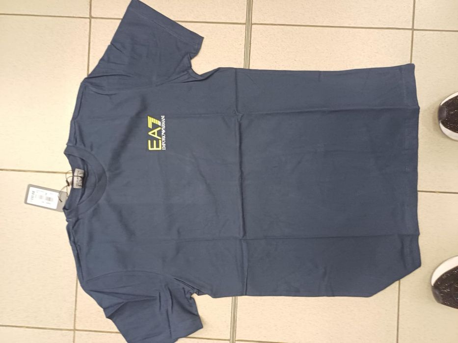 Къси тениски: Емпорио Амрани!