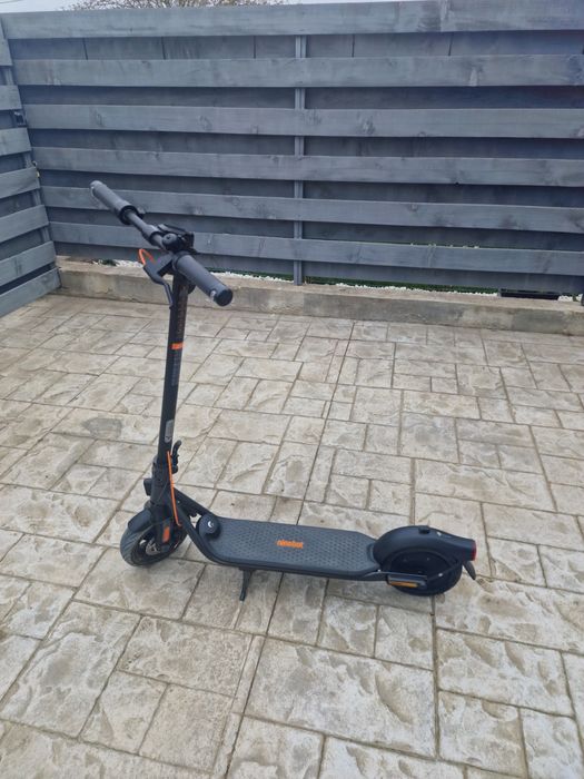 Trotinetă electrică Ninebot F2 Plus