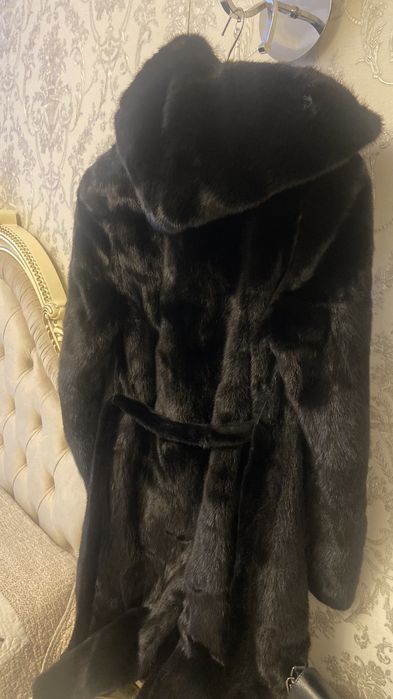 Продам шубу норковую с капюшоном