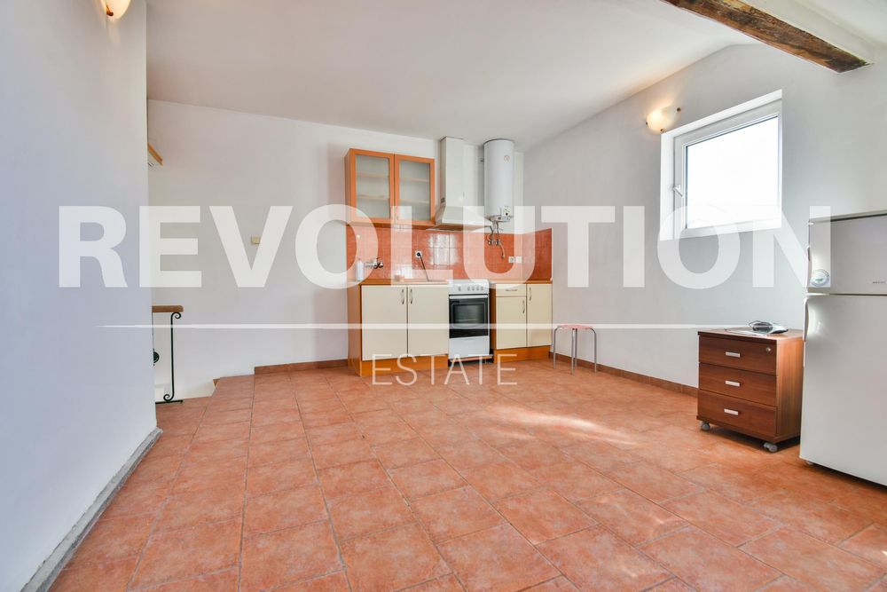 Дава се под наем Тристаен апартамент в София, Център - 70 кв.м за 600 € - Снимка #1