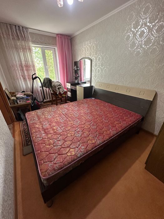 Двуспальная кровать с матрасом