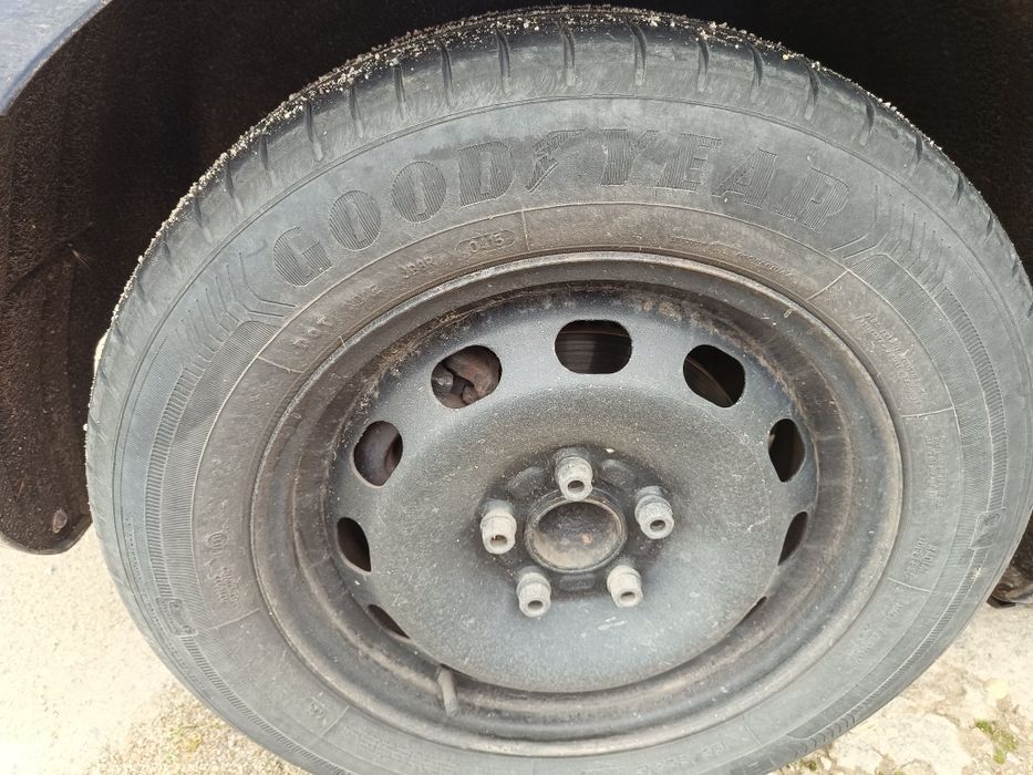 Vând geante de tabla pe 15 pt Ford focus cu tot cu cauciucuri de vară