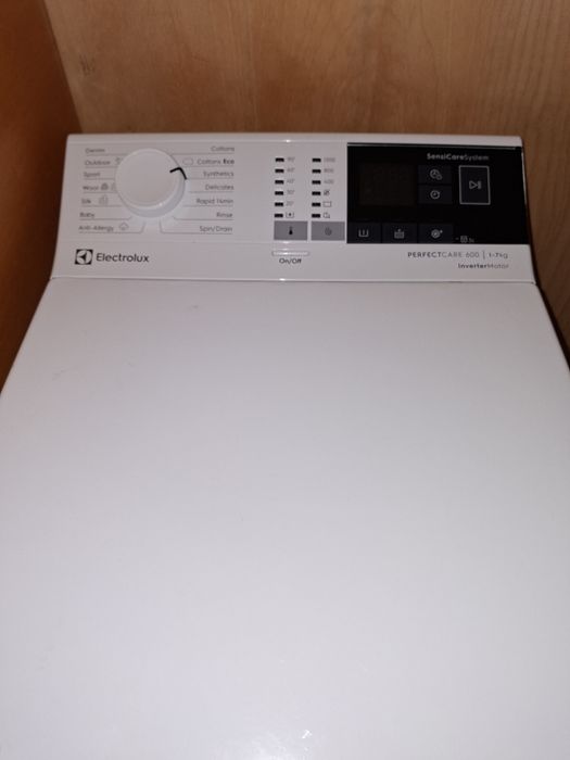 Mașină de spălat verticală PerfectCare600 clasă B 7.0 kg Inverter