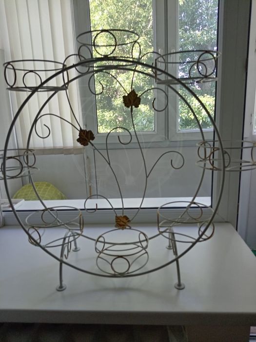 Полки для цветов.