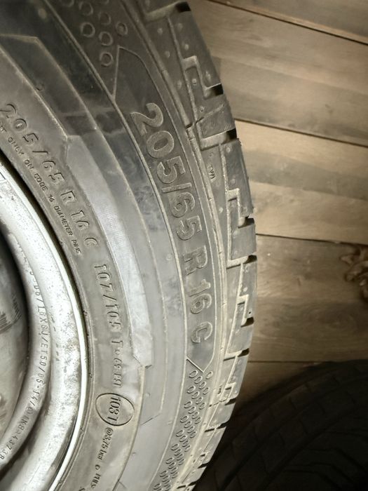 2бр Бусови гуми 205/65 R16c Continental ContiVanContact НОВИ!