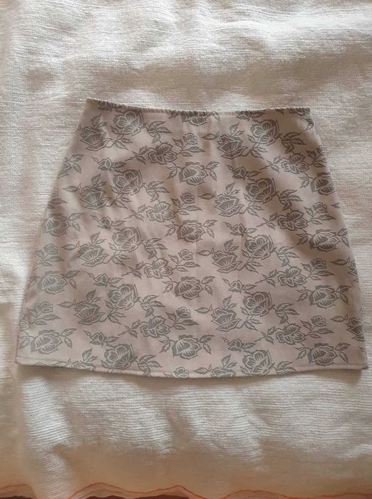 Къса бежава пола еластична материя