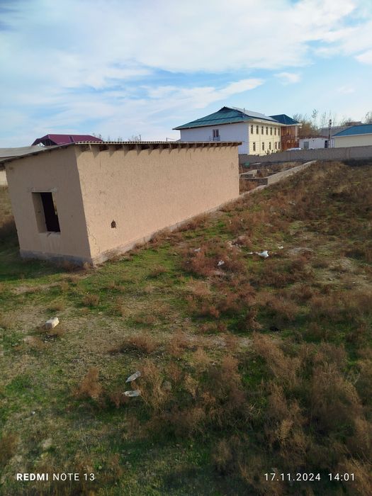 Hovli sotiladi 70 sotix