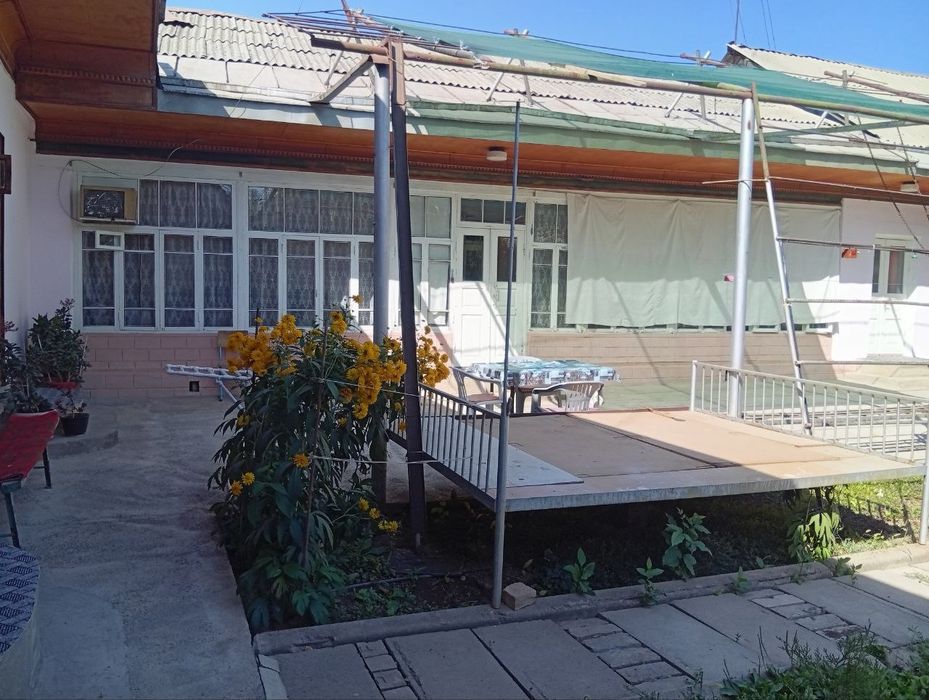 11 sotix hovli sotiladi