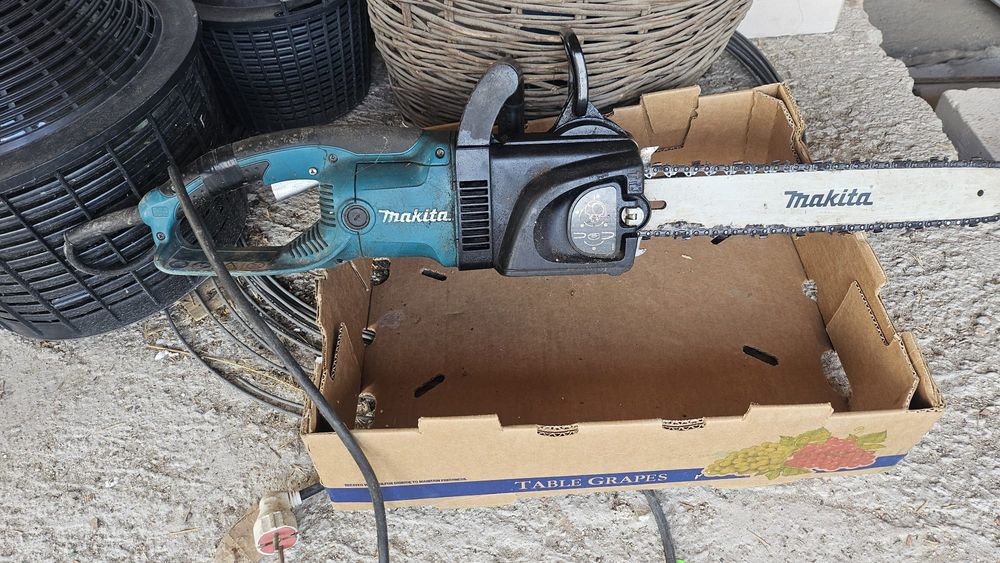 Електрически верижен трион Makita UC4030A /400mm./