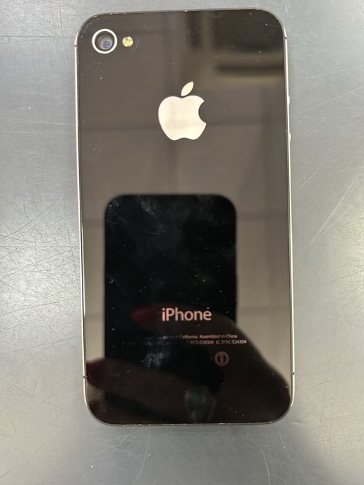 Vand iphone 4,folosit .