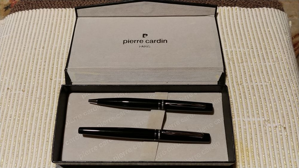 Set 2 pixuri pierre cardin, cutie, nefolosite