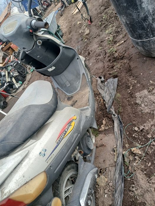 Scuter atins de flacăra de foc