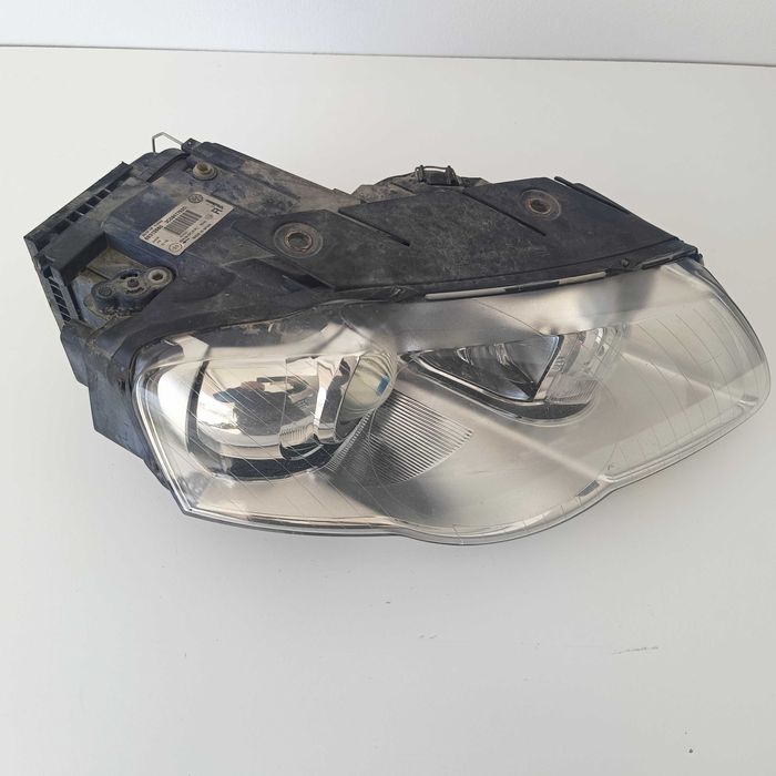 Десен фар Passat B6 Ксенон Завиващ