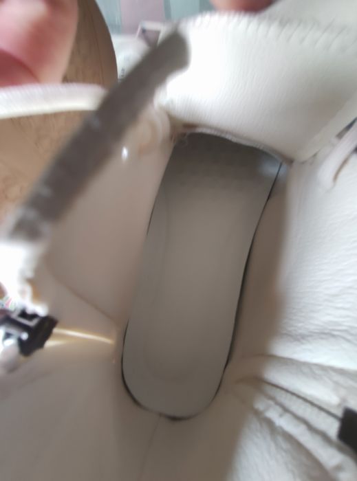 Дамски бели  боти на платформа