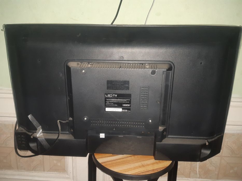 32"smart tv tamir talab qiladi. telvezor zapchastga