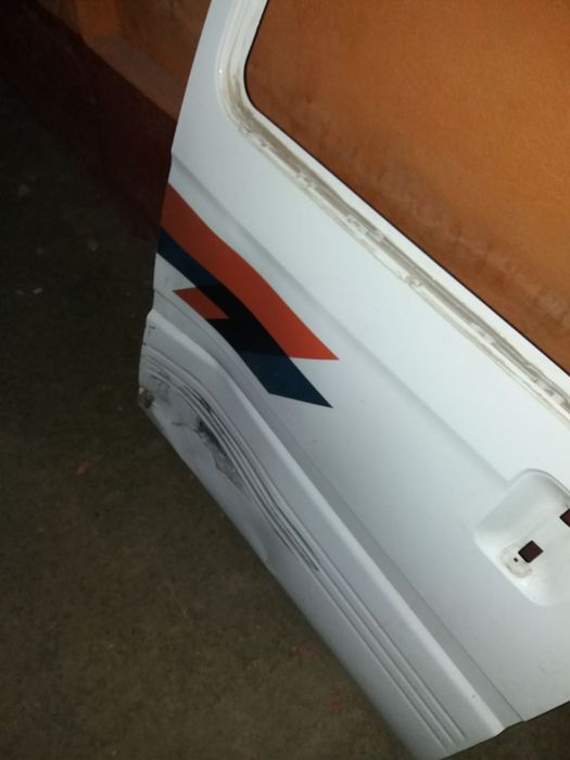 Damas eshik o'rta o'ng