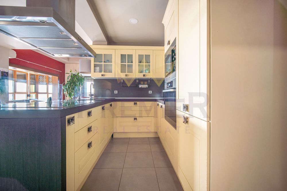 Четиристаен в Несебър с гараж