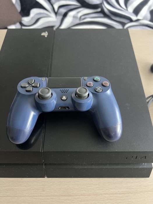 Consolă PlayStation 4 (PS4) + Joc GTA 5 original + Toate cablurile