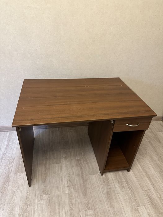 Продам компьютерный стол