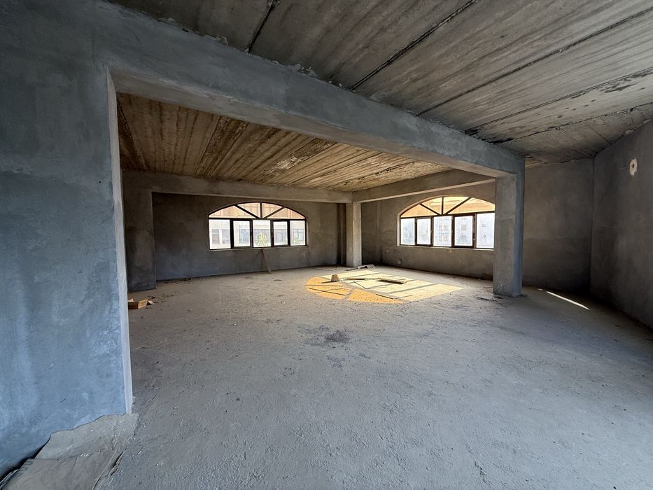 Продается коробка квартира 200м Бульвар на против Ин Яз