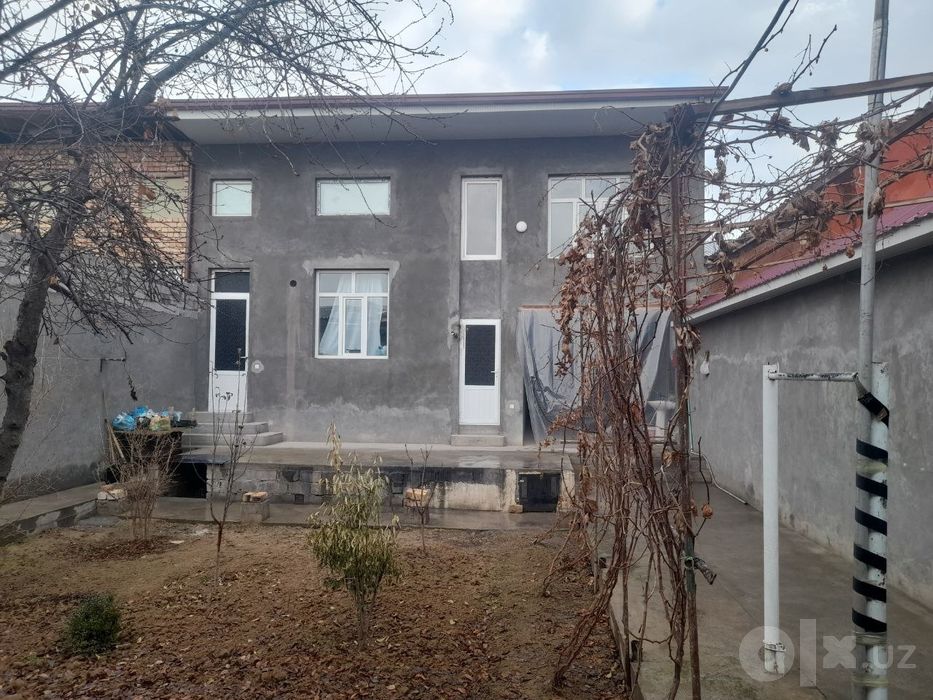 Hovli uy sotiladi