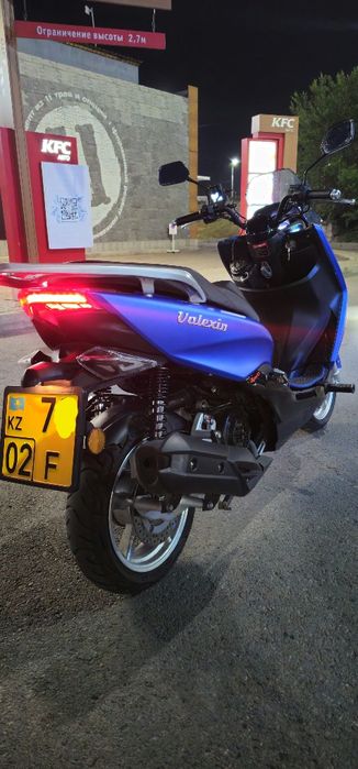 Скутер Honda Q48-200cc.