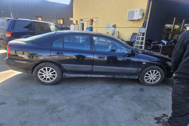 Bara fata Mitsubishi Carisma 2002 1.6 MT (103 hp)