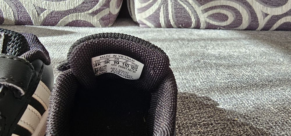 Vând adidasi/gheata Adidas originali mar.19