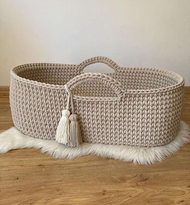 Плетен бебешки кош