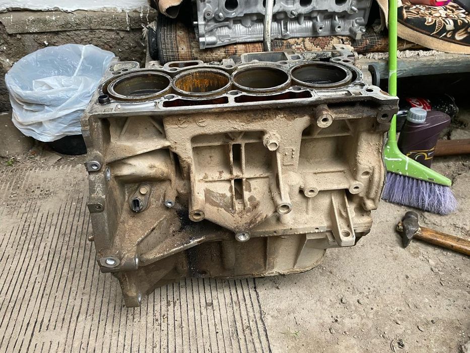 Блок цилиндра HR15