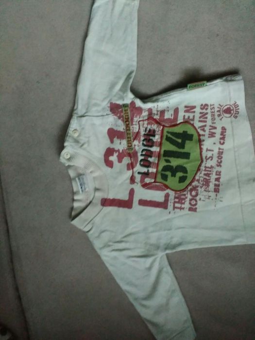 различни бебешки дрешки