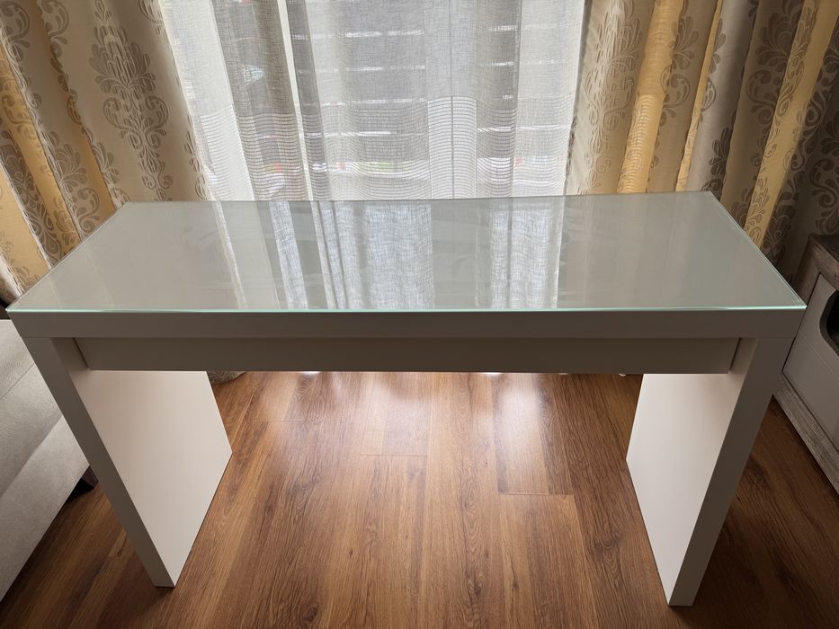 Masa de machiaj Ikea
