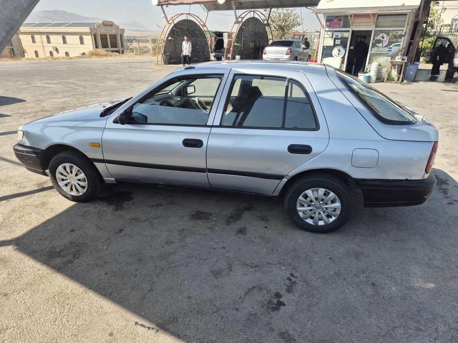 Nissan sunny 93г об 1,6 хэтчбек