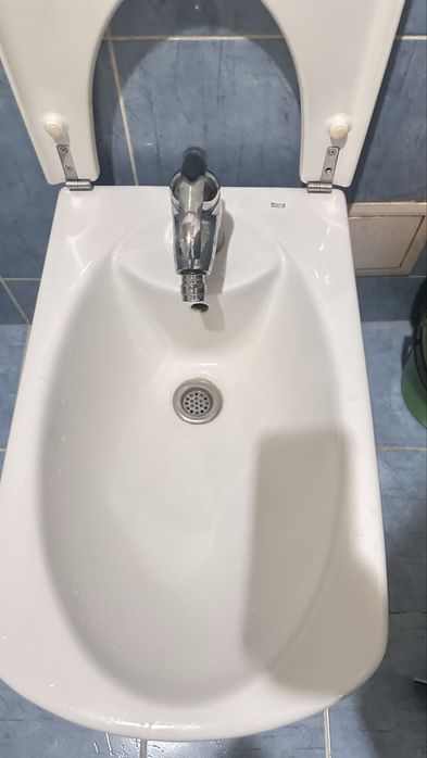 Беде умывальник унитаз