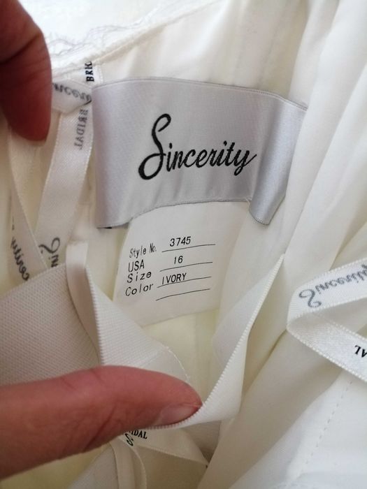 Сватбена рокля Sincerity Bridal р-р L-XL - цвят слонова кост