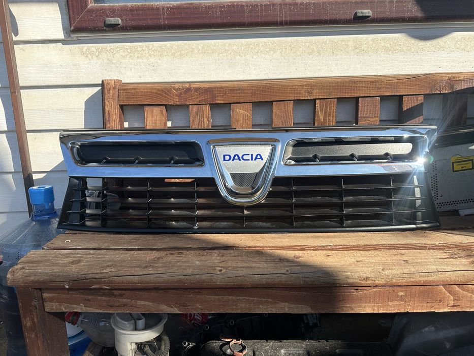 Решетка/Маска комплект за Дачия Дъстър до 2013г.!