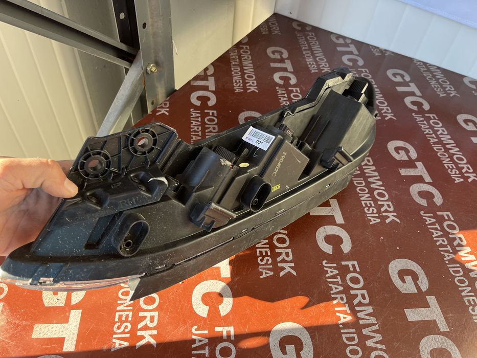 2 броя ляв и десен Фар Hyundai Kona