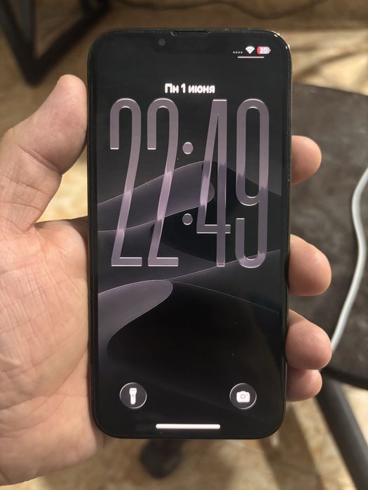 Iphone 13 pro 256 LLA. Yomkost 76%. Holati yaxwi karobka dok bor.