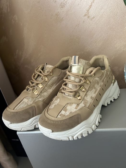 Дамски сникърси, номер 37