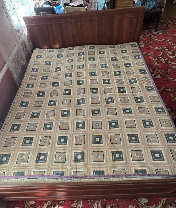 Продам кровать двухспальную