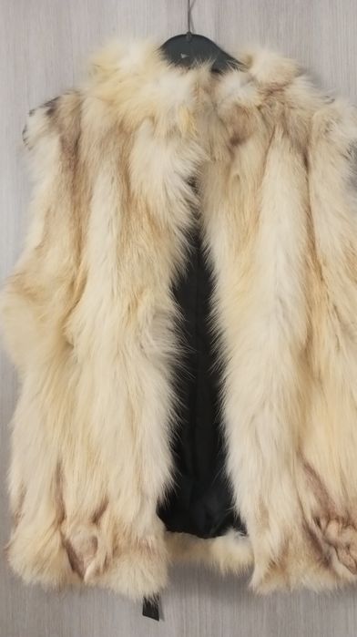 Елече с предна част лисица, гръб кожа.Дамска  шуба.